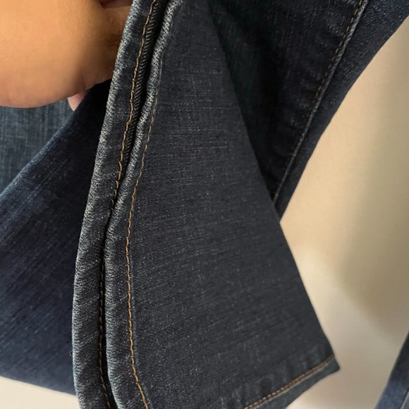 Chico's So Slimming Girlfriend Straight Leg Dark Denim Jean sz 1.5 (10) short - Picture 5 of 11